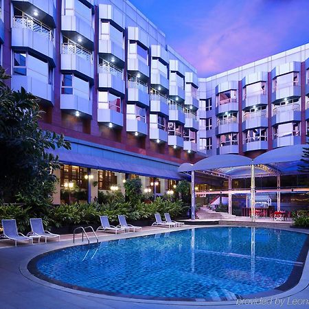 Le Meridien Bangalore Exterior photo