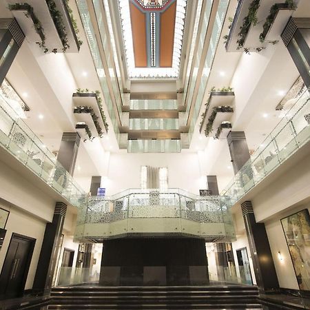Le Meridien Bangalore Exterior photo