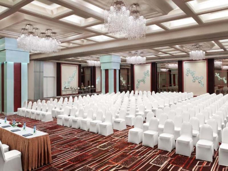 Le Meridien Bangalore Exterior photo