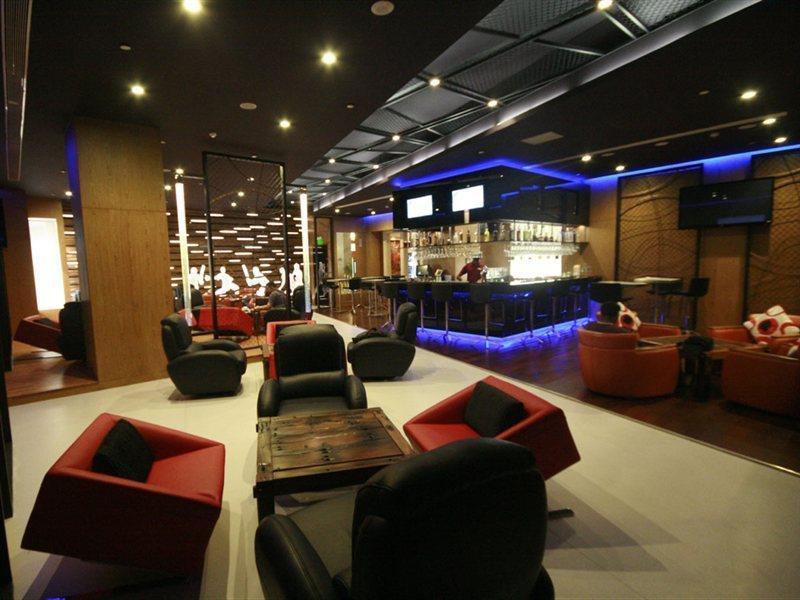 Le Meridien Bangalore Exterior photo