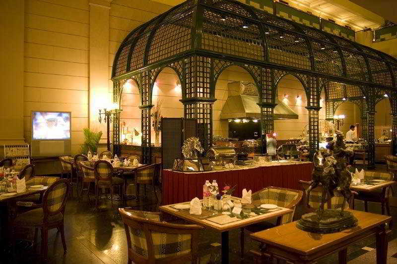 Le Meridien Bangalore Exterior photo