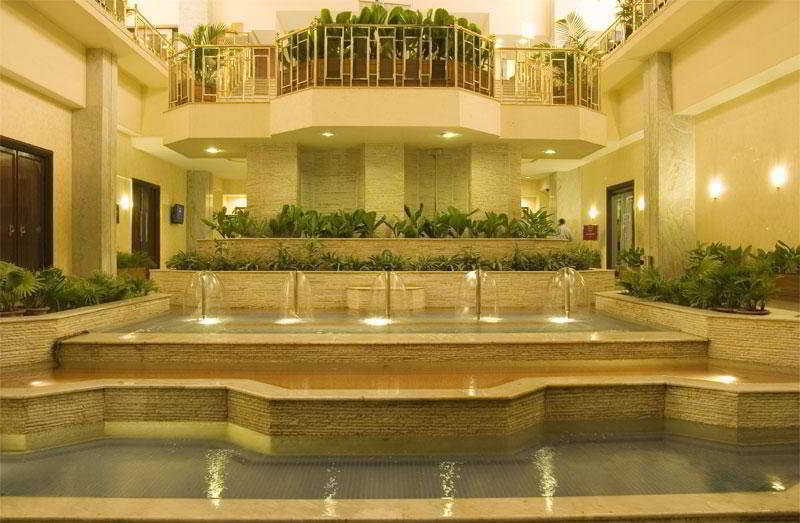 Le Meridien Bangalore Exterior photo