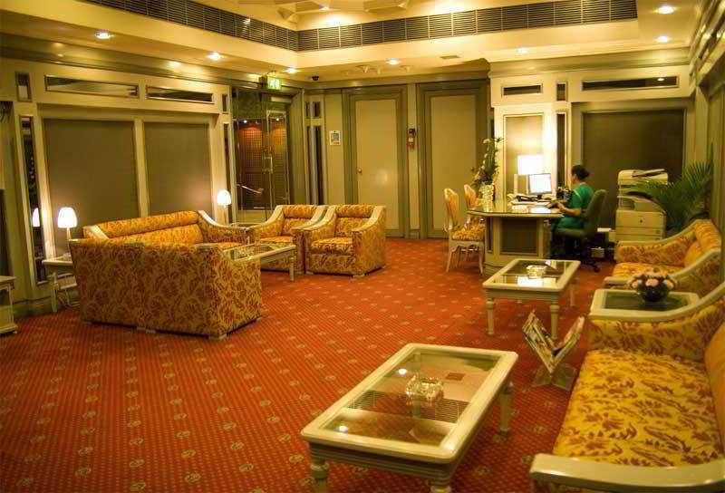 Le Meridien Bangalore Exterior photo