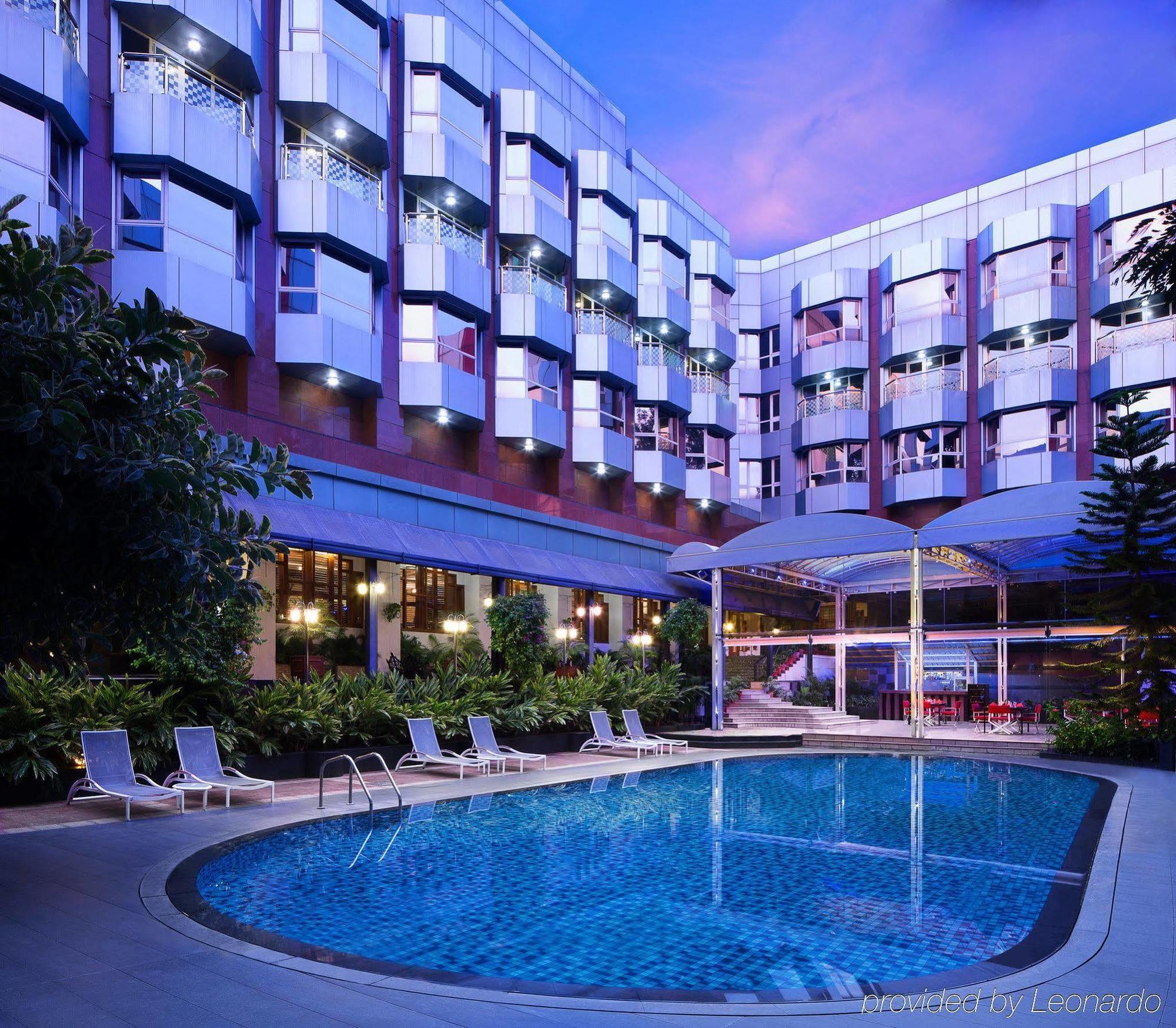 Le Meridien Bangalore Exterior photo