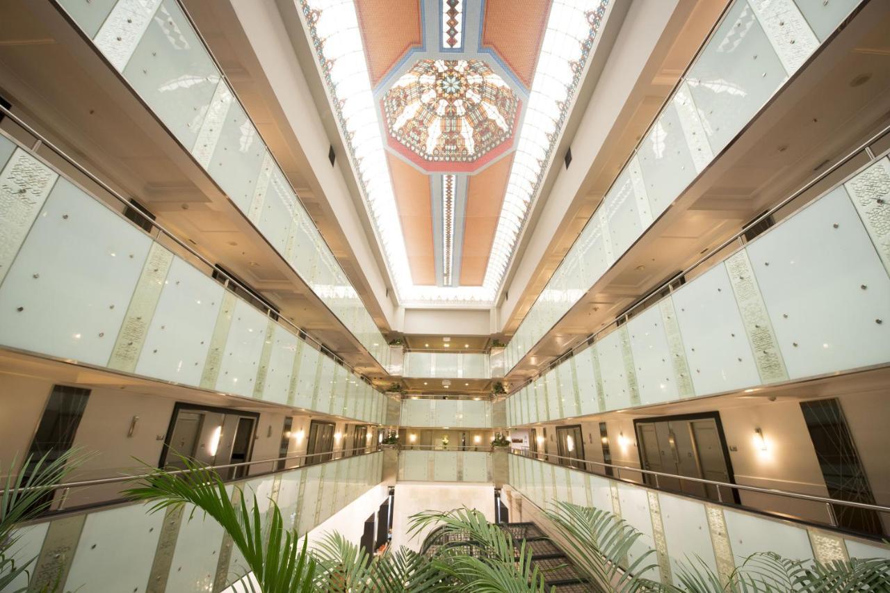 Le Meridien Bangalore Exterior photo