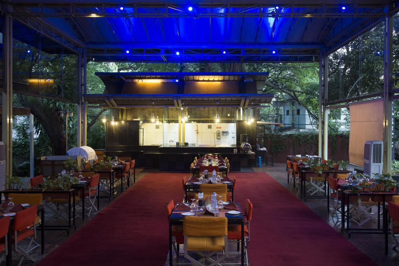 Le Meridien Bangalore Exterior photo