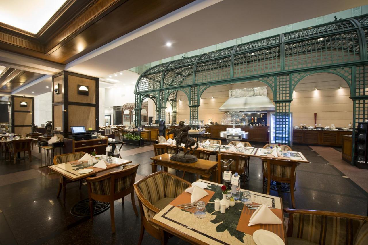 Le Meridien Bangalore Exterior photo