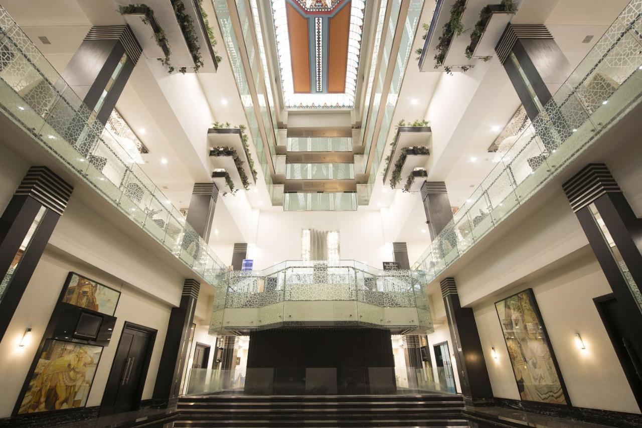 Le Meridien Bangalore Exterior photo