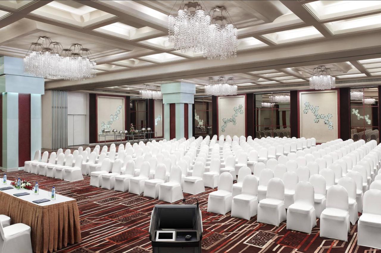 Le Meridien Bangalore Exterior photo