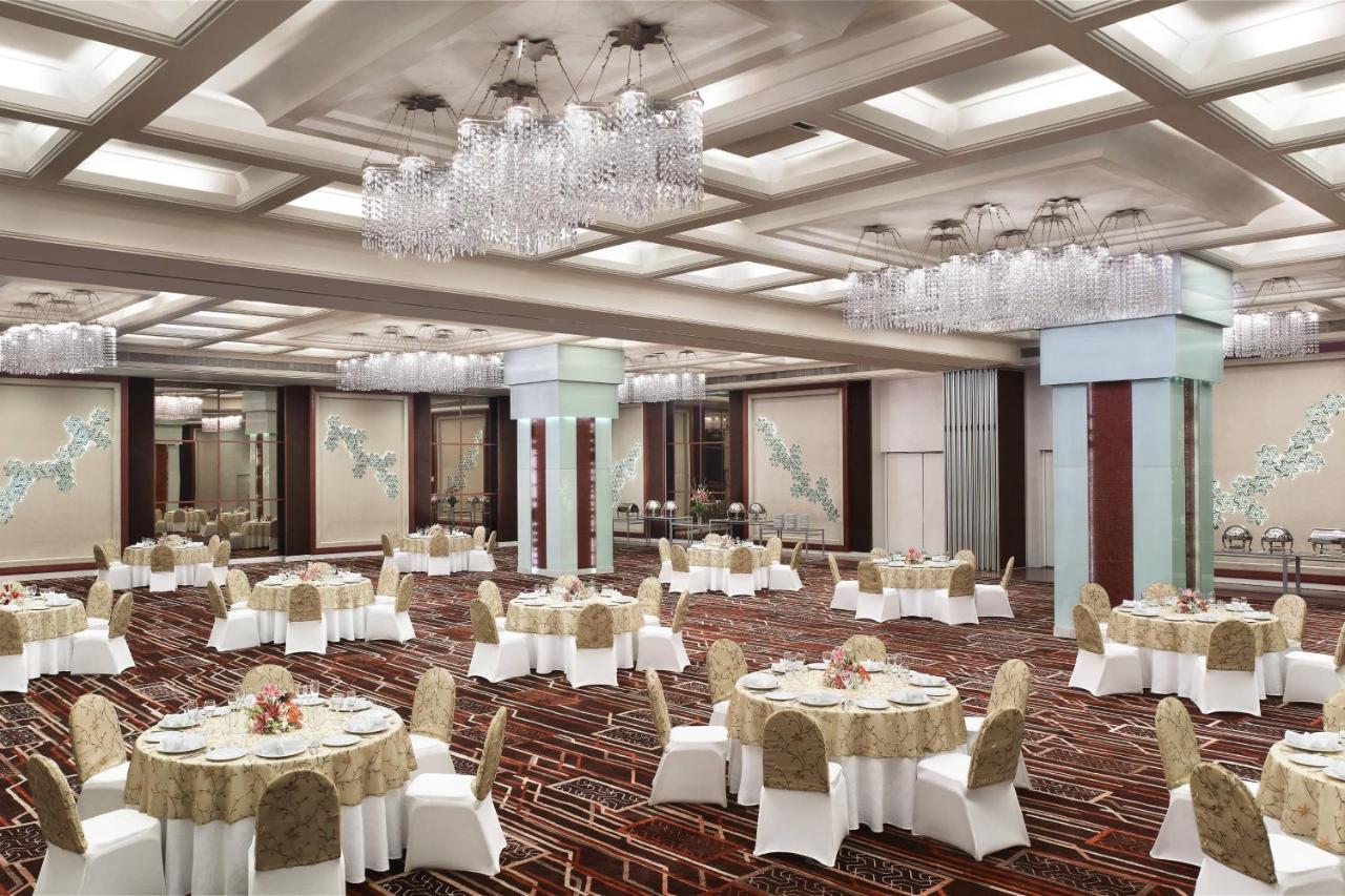 Le Meridien Bangalore Exterior photo